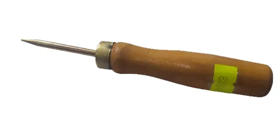 Llave Lezna Saca Clavos Mango Madera